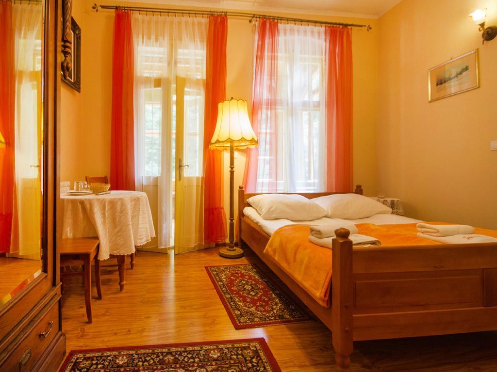 Bed and Breakfast Willa Jagniatkow Экстерьер фото